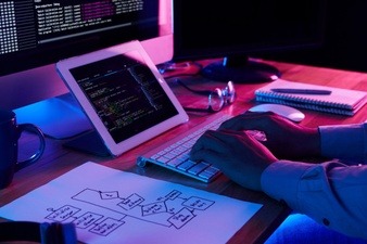 What makes software development a good startup business?
