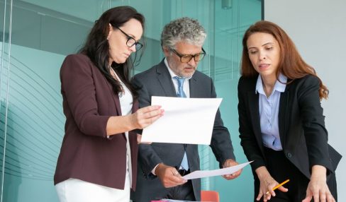Who Generally Facilitates The Operational Period Brief