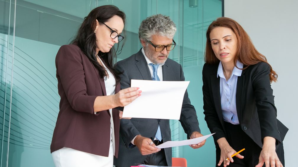 Who Generally Facilitates The Operational Period Brief