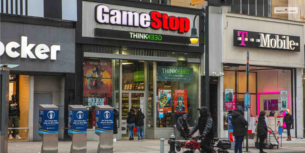 what time does gamestop close
